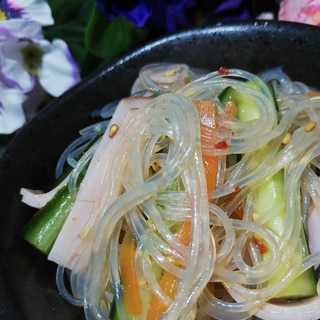 キムチ鍋の素を使って！ピリ辛春雨サラダ